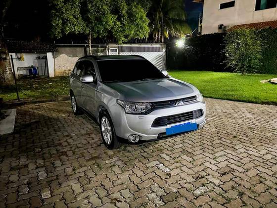 MITSUBISHI OUTLANDER 3.0 GT 4X4 V6 24V GASOLINA 4P AUTOMÁTICO